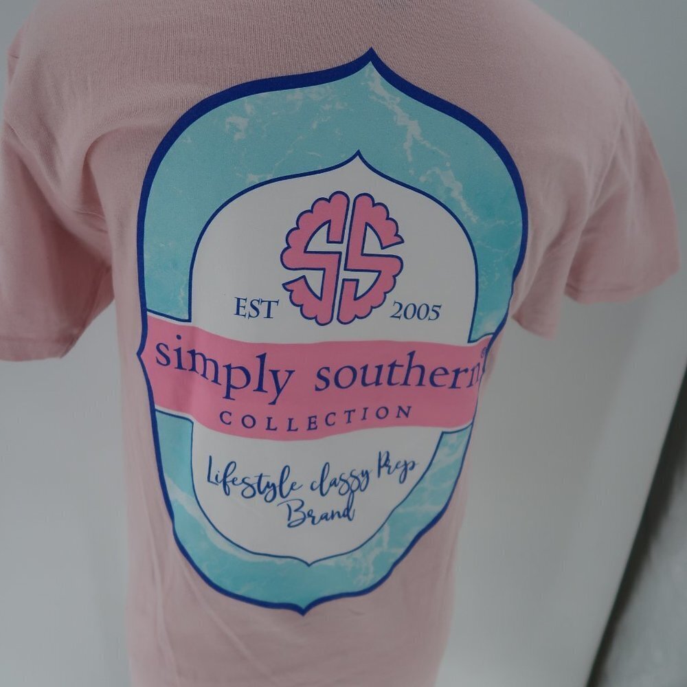 Simply Southern "Lifestyle Classy Prep Brand" Light Pink T-Shirt size Small